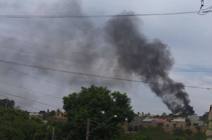 Bombeiros combatem Inc�ndio em f�brica de bordados
