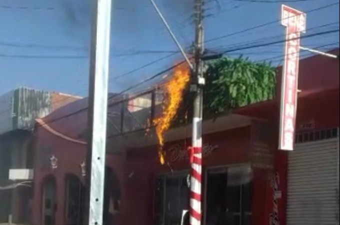 Bombeiros controlaram inc�ndio na Rua Jos� Cust�dio
