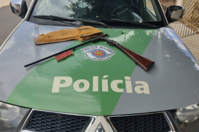 PM Ambiental flagra homem com espingarda em It�polis