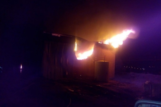 Bombeiros controlaram inc�ndio em f�brica na Vila dos Banc�rios