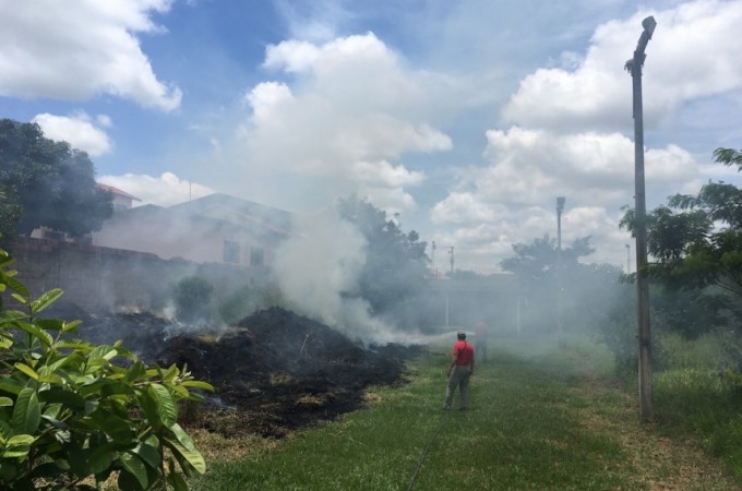 Bombeiros controlaram inc�ndio em vegeta��o na Avenida Anchieta