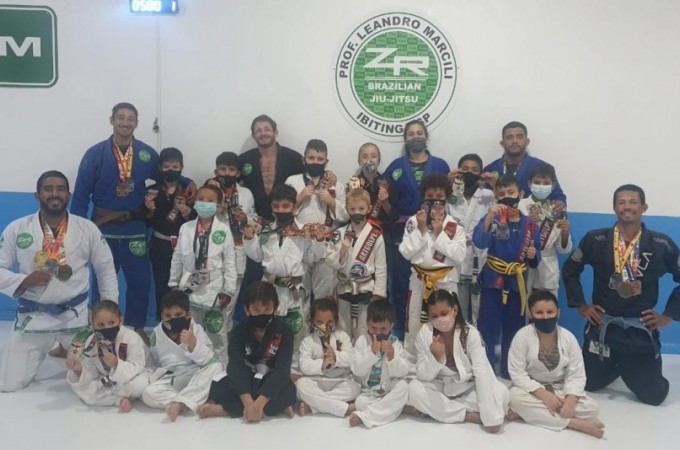 Delegao de 21 atletas de Ibitinga conquistou medalhas no CIJJ