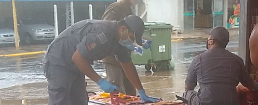 mulher-e-esfaqueada-em-praca-foi-socorrida-nao-resistiu-e-morreu