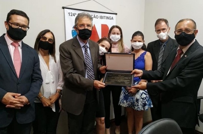 Advogado recebeu homenagem por dedicao de 50 anos para a advocacia