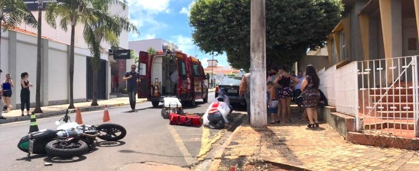 ibitingamotociclista-fica-ferido-apos-bater-em-traseira-de-caminhao