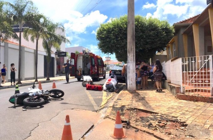 Ibitinga:Motociclista fica ferido ap�s bater em traseira de caminh�o
