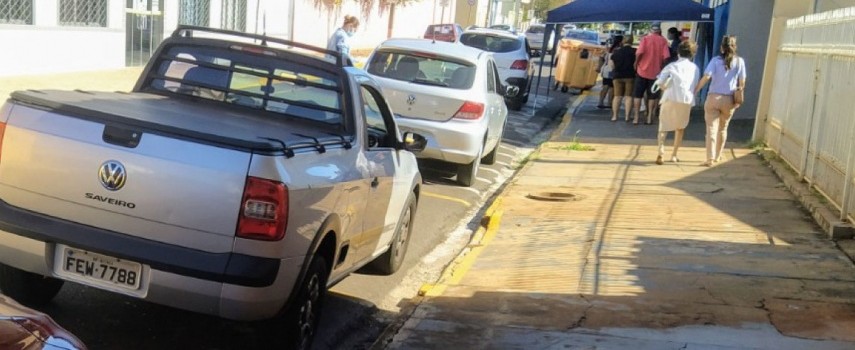 vacinacao-em-idosos-acima-de-90-anos-comecou-em-sistema-drive-thru