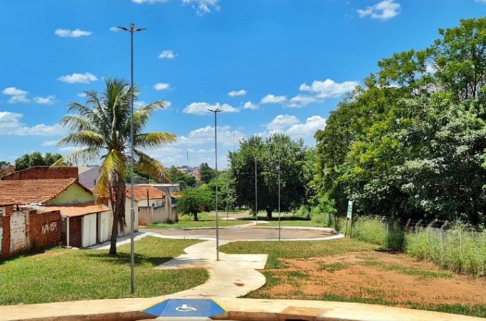 Investimento R$ 750 mil:Obras da praa do Jd. dos Bordados continuam