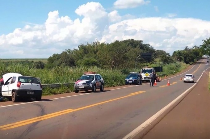 Ibitinga: Batida de carro contra prote��o deixa feridos na SP-331