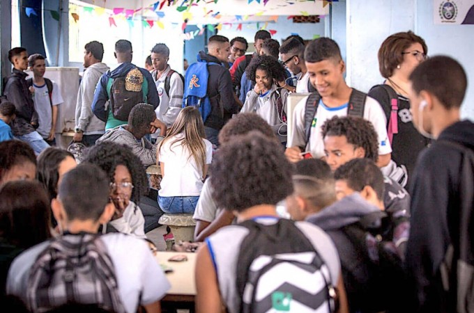 Comiss�o cria projeto de incentivo para jovens de 15 a 17 anos