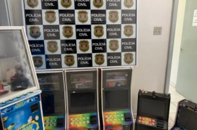 Polcia Civil de Iacanga apreende 6 mquinas caa-nqueis 