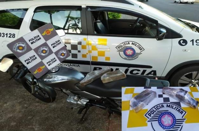 Ibitinga: PM Rodovi�ria encontra dois quilos de maconha