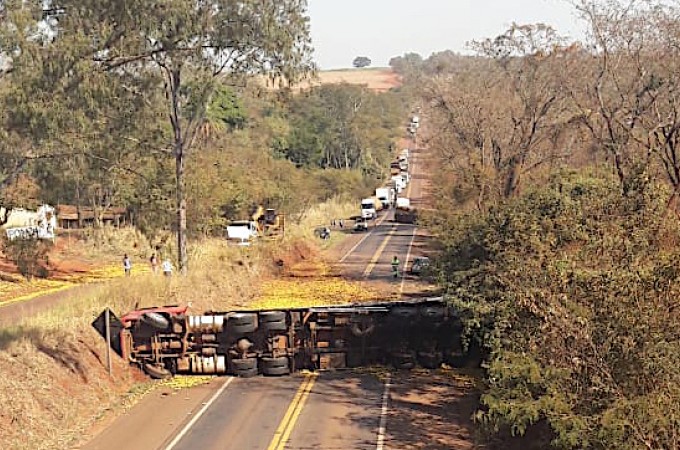 Acidente interdita SP-331 entre Ibitinga e Tabatinga