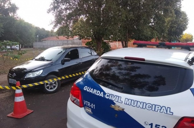Carro furtado em Ibitinga � encontrado em It�polis