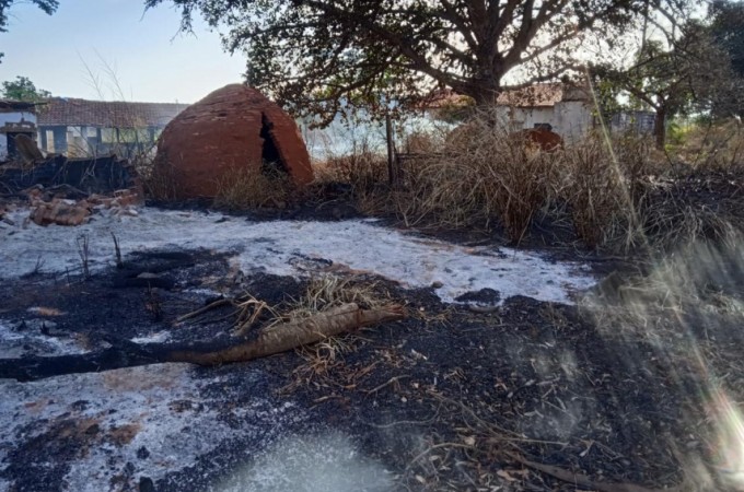 PM Ambiental aplica multa de R$ 25 mil ap�s inc�ndio em carvoaria 