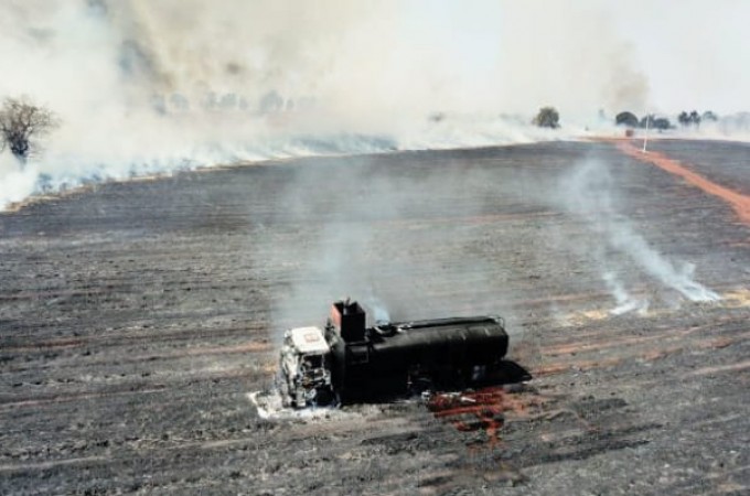 Fogo queima caminh�o e avan�a sobre �rea localizada em Ibitinga