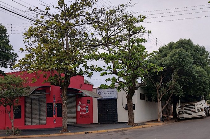 Com�rcio � assaltado por criminosos armados