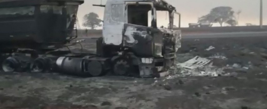 sp-304-tres-veiculos-foram-atingidos-em-incendio-em-rodovia