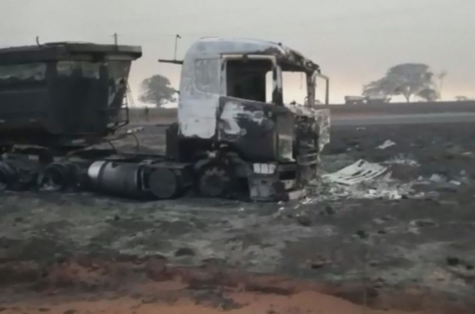 SP-304: Tr�s ve�culos foram atingidos em inc�ndio em rodovia