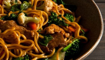yakisoba-beneficente-da-apae-sera-dia-19