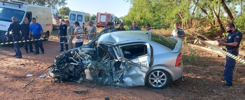 borborema-batida-entre-carro-e-caminhao-deixa-2-feridos-em-rodovia