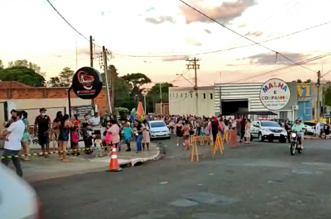 Doao de brinquedos reuniu duas mil pessoas no Jd. dos Bordados