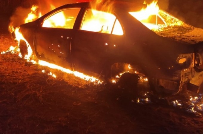 Nova Europa: Pol�cia investiga carro incendiado e com marcas de tiro