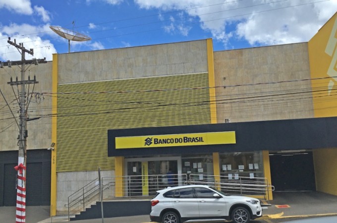 Bancos no tero expediente durante o Carnaval