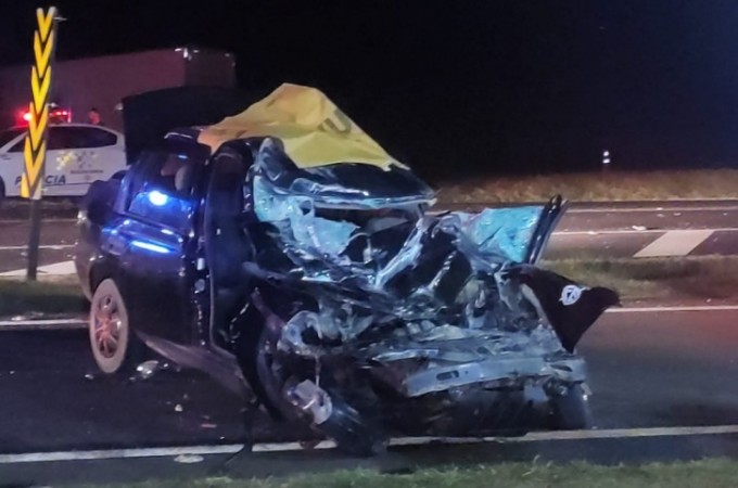 Rinc�o: Duas pessoas morrem em grave acidente na rodovia SP-255