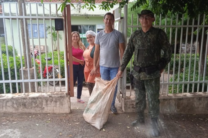 PM flagra pescadores em local proibido no Rio Tiet�