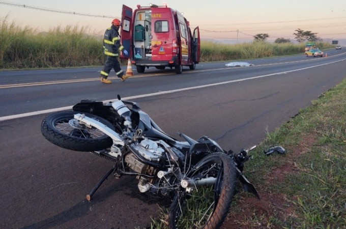 Acidente deixa duas v�timas fatais na rodovia SP-255 