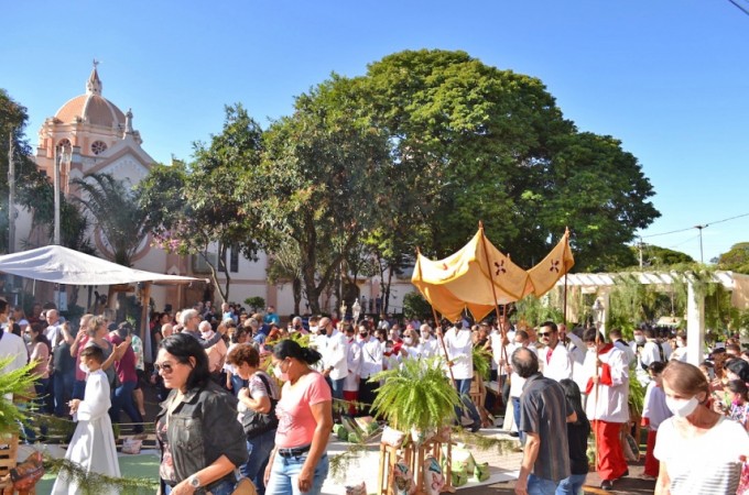 Aps 2 anos, Ibitinga sediou procisso de Corpus Christi 
