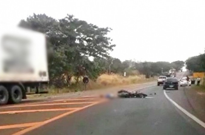 Bariri: Motociclista sofre batida frontal com caminh�o