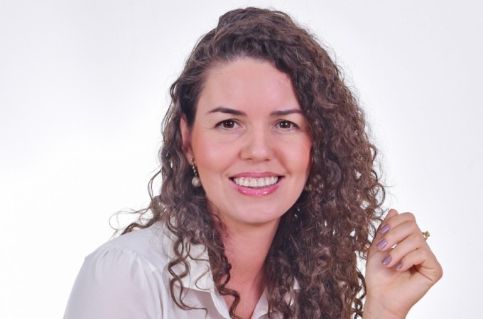 Alliny Sartori foi aprovada pelo partido para concorrer a Deputada