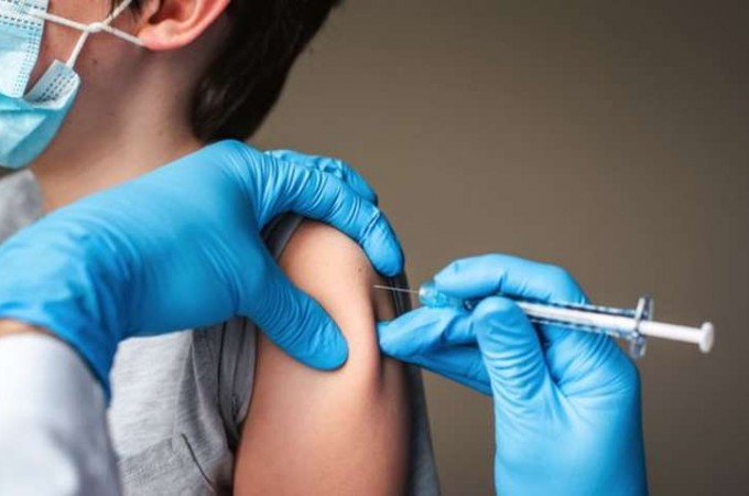COVID-19: Pessoas com mais de 18 anos podem tomar 4 dose