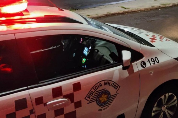 It�polis: Popula��o ataca PM para tentar evitar pris�o de jovem