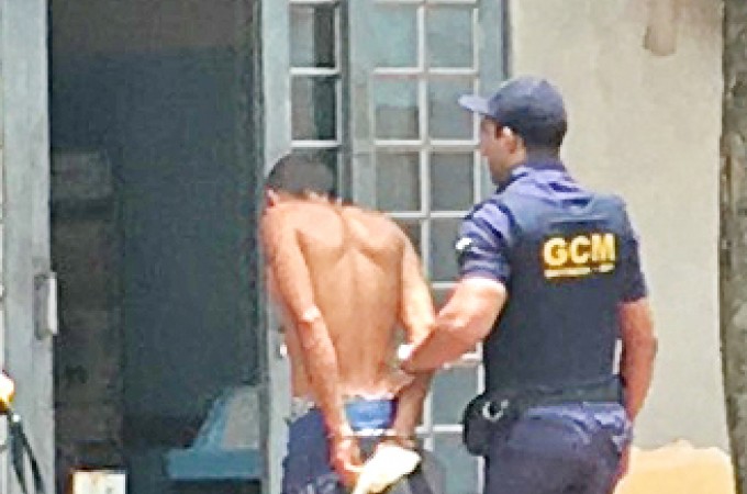 Guarda Municipal � acionada para impedir furto de loja de Bordado