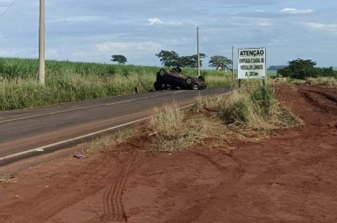 Boa Esperana do Sul: Trs pessoas ficam feridas aps capotamento