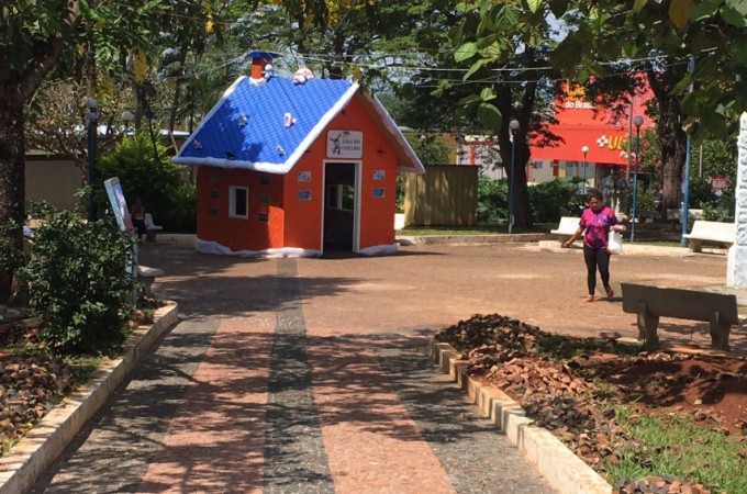 Prefeitura inaugurou Casa do Coelhinho na Praa Rui Barbosa