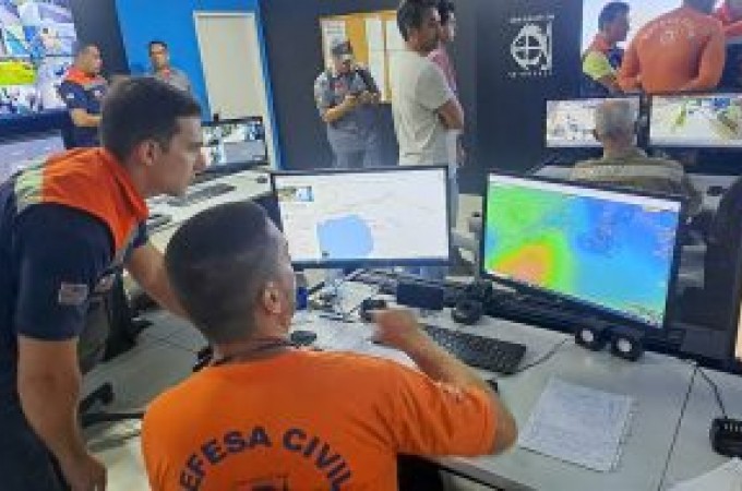 Defesa Civil alerta para chuvas fortes e cont�nuas esta semana 