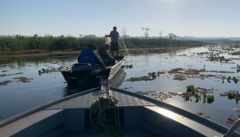 pm-ambiental-flagra-pescadores-com-redes-ilegal-no-rio-jacare-pepira