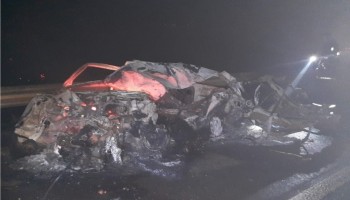 homem-morre-carbonizado-apos-batida-entre-carro-e-caminhao