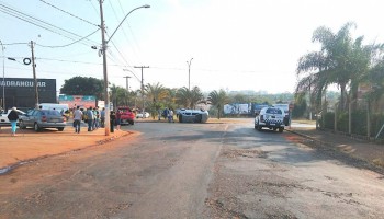 veiculo-capota-apos-colisao-na-av.-perimetral