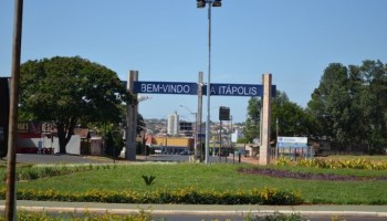 homem-morre-apos-caminhao-carregado-de-laranja-tombar-em-itapolis