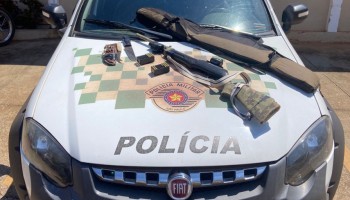 homem-e-preso-com-fuzil-durante-pratica-de-caca