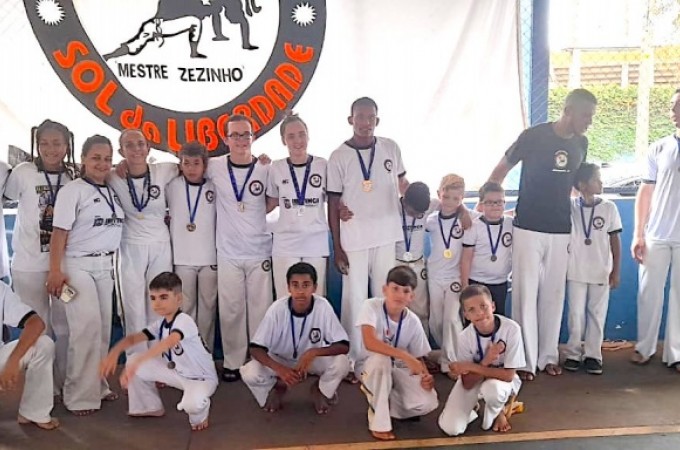 Capoeira: Atletas de Ibitinga conquistaram medalhas em Araraquara