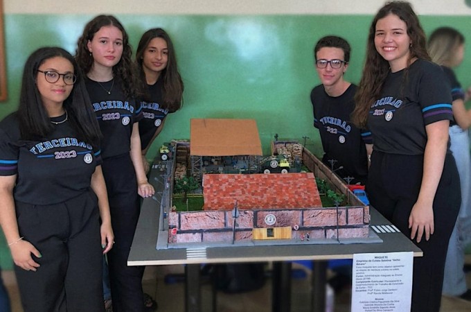 Alunos da ETEC construram maquetes como TCC