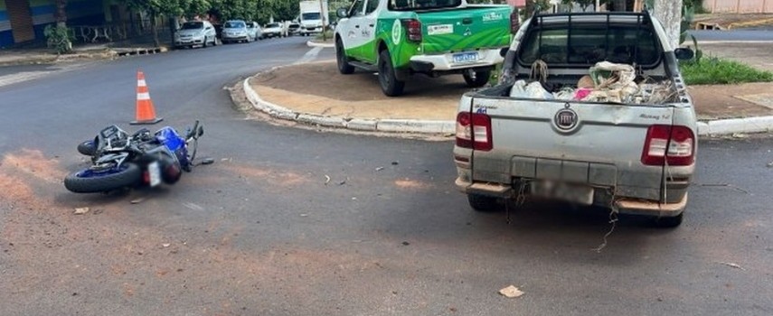 ibitinga-acidente-entre-moto-e-carro-deixa-jovem-gravemente-ferido