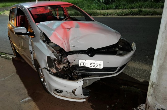 Carro furtado em Itpolis foi encontrado batido no Jd. Sto Expedito