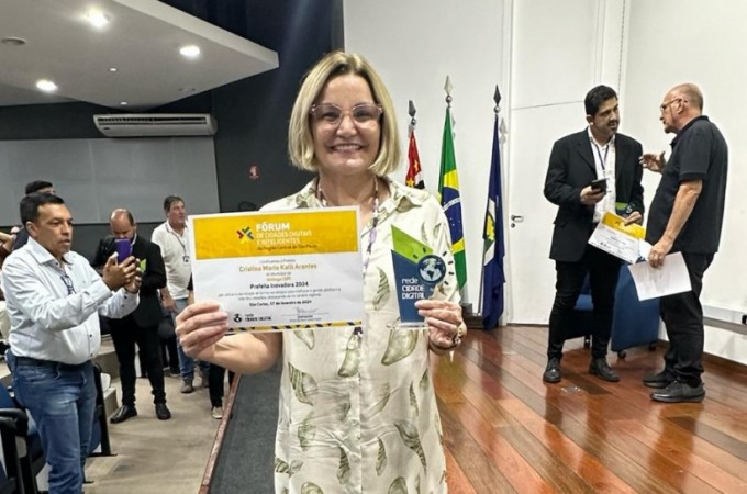 Cristina Arantes recebeu prmio Prefeito Inovador 2024